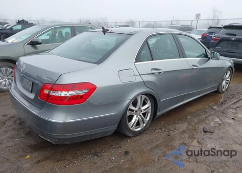 2010 Mercedes-Benz E 550 4Matic z USA, uszkodzony, nr VIN WDDHF9AB0AA190065